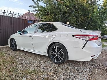 70: Toyota Camry: 2020 г., Гибрид, Седан — 4