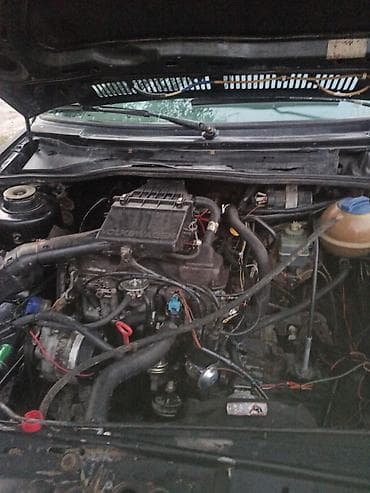 Продажа авто: Volkswagen Golf: 1990 г., 1.8 л, Механика, Бензин, Хэтчбэк — 5
