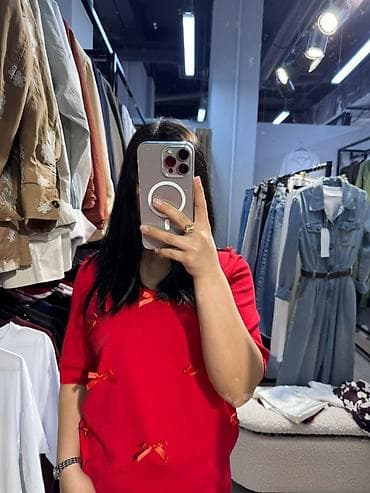 Кофты, свитеры: Женский джемпер с бантиками - Модель с V-образным вырезом и рукавом — 3