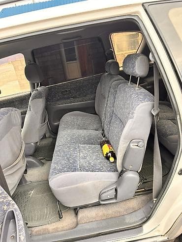 минвены: Toyota Ipsum: 1997 г., Минивэн — 7