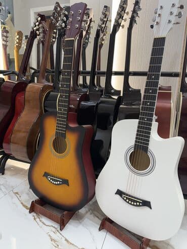 гитара 38: Гитара с комплектом 38 здюймов.Новая. Звук очень приятный. В — 1