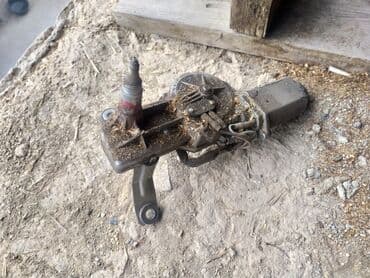 запчасти ssangyong rexton: Ниссан Санни: задний отражатель для номера, задний моторчик — 1