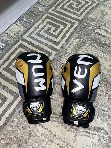 защита колена: Набор экипировки для единоборств Состав: - Боксёрские перчатки Venum — 4