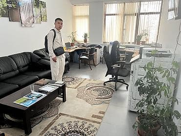 Коммерческая недвижимость: Аренда офисов, 30 м², В бизнес центре, 1 линия, С оборудованием, С отдельной кухней — 5