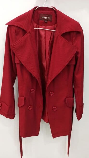 Женский короткий плащ, с поясом, размер 42. Состояние отличное. Цвет