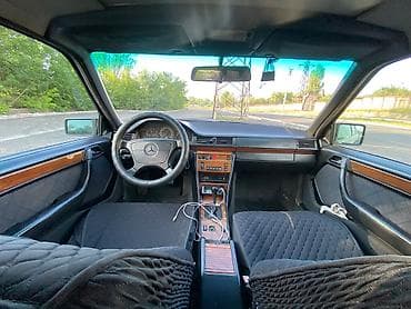 bye e5: Mercedes-Benz E-Class: 1993 г. — 9