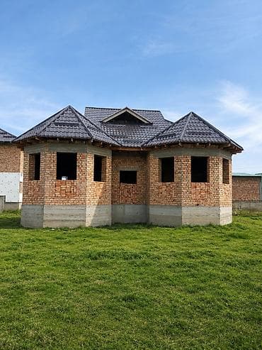работа в складе: Продаётся кирпичный дом с участком. Находится в селе Новопокровка по — 1