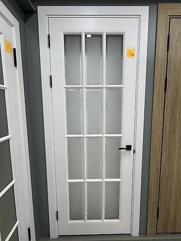 Межкомнатная дверь со стеклом, классический французский дизайн