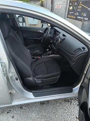 Kia Cerato: 2011 г., 1.6 л, Автомат, Газ, Седан — 6