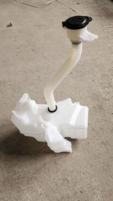 блок предохранителей: Приус 2016 бачок омывателя лобового новый — 2