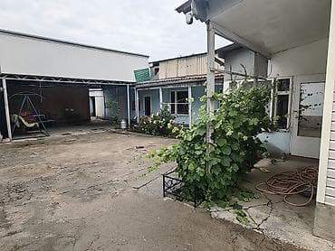 каретный двор: Дом с хозпостройками и большим двором - Отдельно стоящий одноэтажный — 3