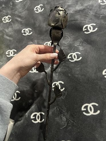 цветочные вазы: Кованая роза из металла - Ручная художественная ковка: бутон, стебель — 3