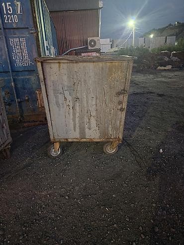 Металлический контейнер на колёсах 
продаётся. самовывоз