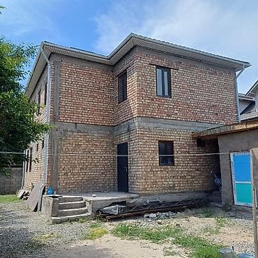 1 bedroom: Продаётся двухэтажный кирпичный дом с приусадебным участком. Общая — 1