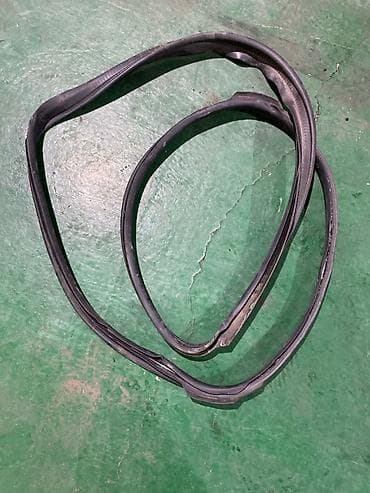 уплотнител: Уплотнитель крышки багажника Mercedes-Benz, 2008 г., Оригинал — 1