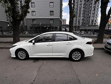 e2 byd: Toyota Corolla: 2019 г., 1.8 л, Вариатор, Гибрид, Седан — 6