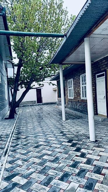 с озерное: Просторный дом с закрытым двором и хозяйственными постройками. - — 5