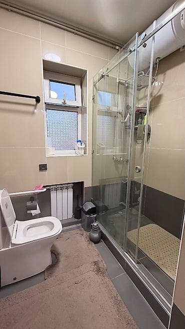 участок у реки: 🏡 Продаётся уютный дом в Орто-Сае — у подножья гор 📐 280 м² | 8 соток — 7