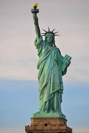 • Консультация и заполнение анкет • Услуги по оформлению виз в США