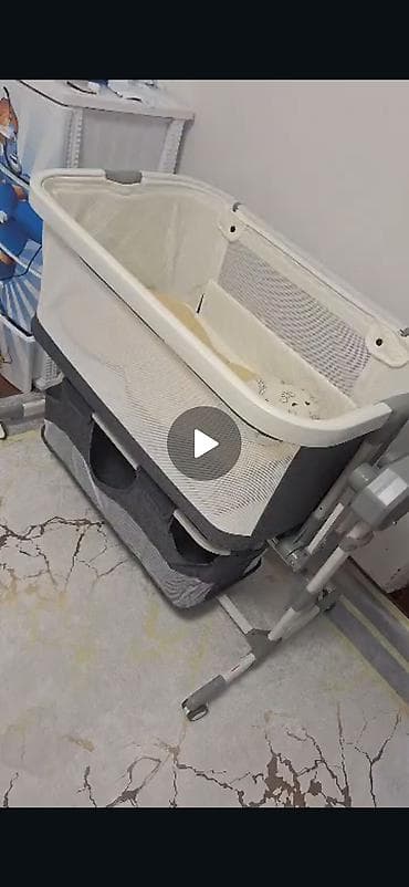 Детская приставная кроватка, С колесиками