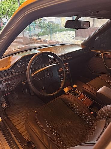 тез арада: Mercedes-Benz W124: 1993 г., 2.2 л, Кол менен иштөөчү, Бензин, Седан — 5