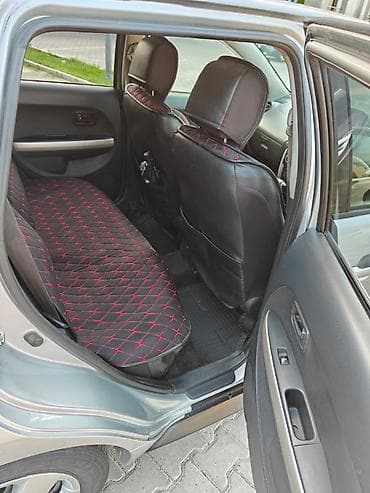 byd e1: Toyota Ist: 2003 г., 1.3 л, Автомат, Бензин, Хэтчбэк — 9