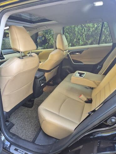 срочно продаю в связи с переездом: Toyota RAV4: 2021 г., 2.5 л, Автомат, Гибрид, Кроссовер — 7