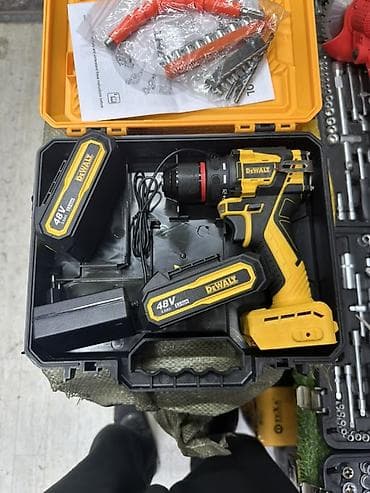 зарядка для шуруповерта: Аккумуляторная дрель‑шуруповёрт в чемодане Особенности: - Питание от — 1