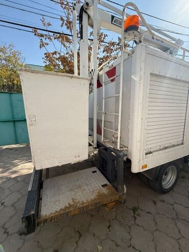 не рабочий авто: Автовышка, 2000 г. — 2