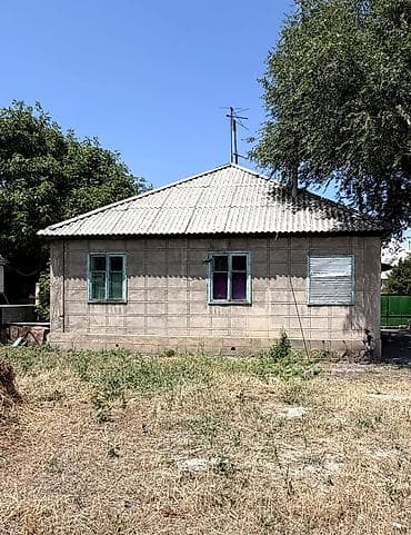 Кыймылсыз мүлк: 🏡 Продается дом в Сокулуке! 📍 Всего 200 метров от трассы! 🏠 Площадь — 2