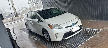 corolla 2016: Toyota Prius: 2015 г., 1.8 л, Вариатор, Гибрид, Хэтчбэк — 8