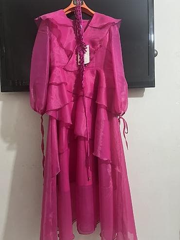 Яркое шифоновое платье цвета фуксии - Длина: миди/макси. - Материал