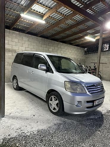 lada 2109: Toyota Noah: 2003 г., 2 л, Автомат, Бензин, Минивэн — 1