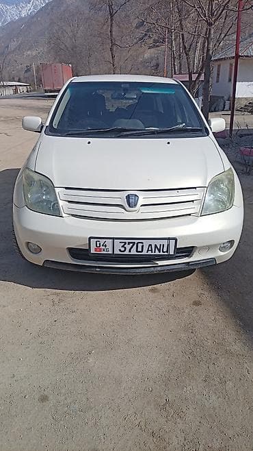 Toyota Ist: 2004 г., 1.3 л, Автомат, Бензин, Хэтчбэк