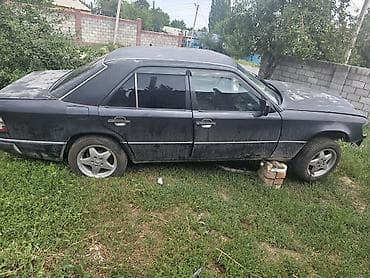 Mercedes-Benz W124: 1990 г., Седан