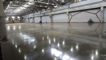 заливка пола: Стяжка Бесплатная консультация, Гарантия Больше 6 лет опыта — 17