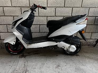 bws samurai: Скутер 150 см³, спортивный дизайн, белый цвет. Особенности: - — 2