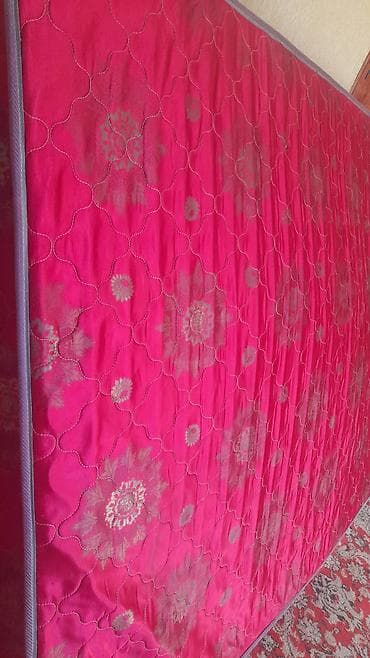 продаю двухспальную кровать: Спальный матрас, Б/у, Двуспальный, Пружинный, Матрасы средней жесткости — 1