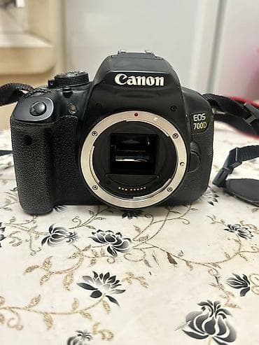canon 5d mark 3: Зеркальная камера Canon EOS 700D (корпус) + два объектива Canon EF‑S — 1