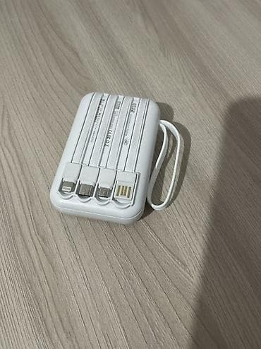 Универсальный power bank с встроенными кабелями На 10 тысяч mah -