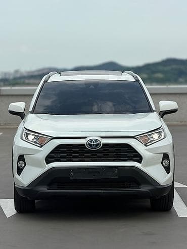 byd e2 2022: Toyota RAV4: 2021 г., Автомат, Гибрид, Кроссовер — 1