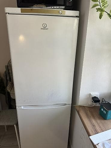 Холодильник Indesit, двухкамерный, белый. - Классическая компоновка — 1