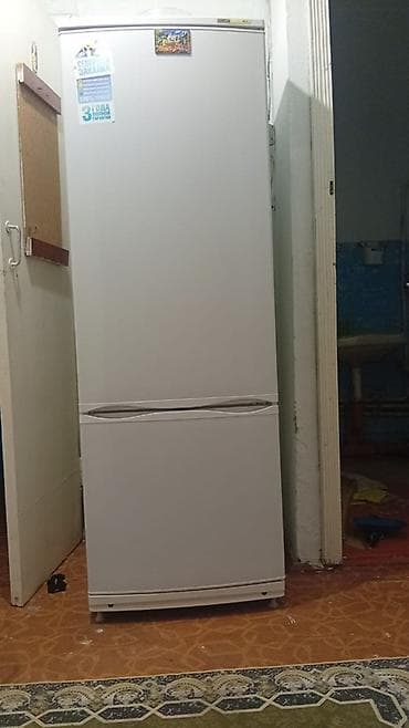 Холодильник двухкамерный, белый, с нижней морозильной камерой at lalafo.kg Холодильник двухкамерный, белый, с нижней морозильной камерой