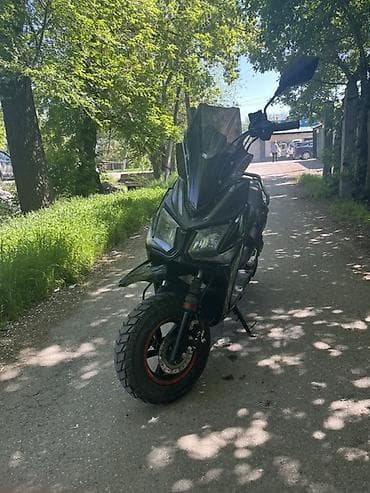 шины на скутера: Скутер (ориентировочно 50–150 см³) в городско-эндуро стиле — 8