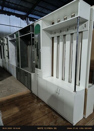 купить офисный стол бу: Гарнитур для прихожей, Новый, Шкаф, Вешалка, Трюмо, ДСП, Бесплатная доставка, цвет - Белый — 3