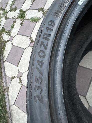 Шины 235 / 40 / R 19, Лето, Б/у, Комплект, Легковые, Япония, Bridgestone