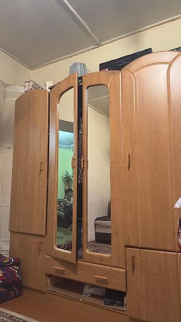шкафы для одежды ош: Шифоньер, шкаф для одежды, Б/у, Прямой — 3