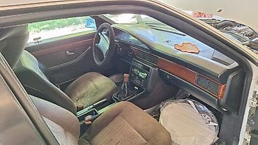 Audi: Audi 100: 1990 г., 2 л, Механика, Бензин, Седан — 4
