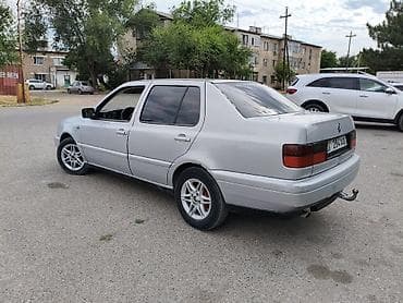 Транспорт: Volkswagen Vento: 1996 г., 1.8 л, Механика, Бензин, Седан — 3
