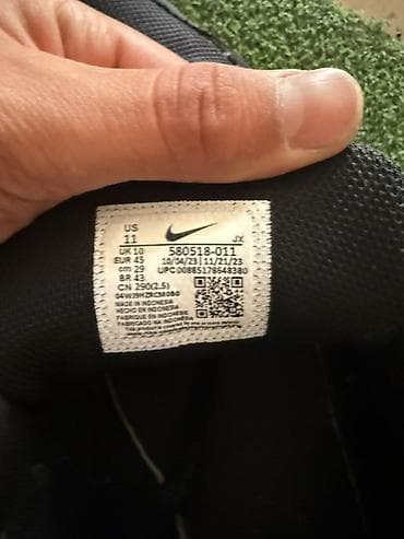 atom total: Кроссовки Nike Air Max, классическая модель в черно‑белом цвете — 5